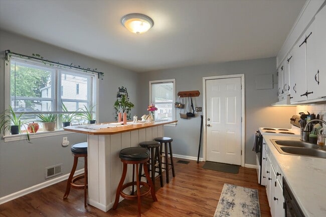 Photo - 28 E Willow St