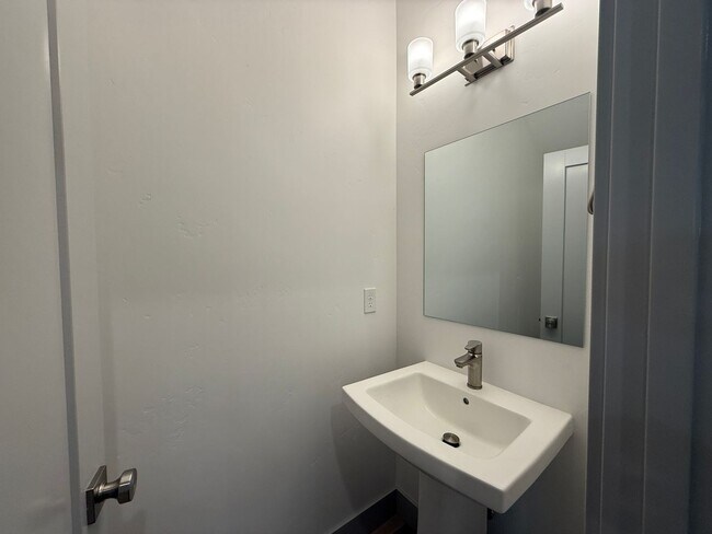 Photo - 815-819 W. Williams St Unidad 819 W. Williams St