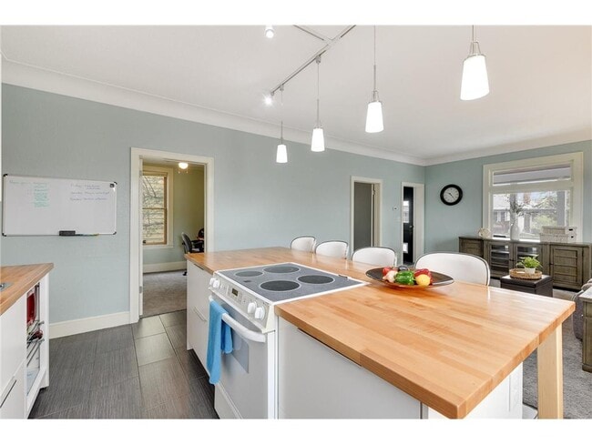 Photo - 144 8th Ave S Unidad Main Floor