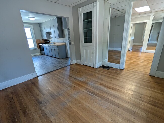 Photo - 476 Thompson Ave Unidad 1