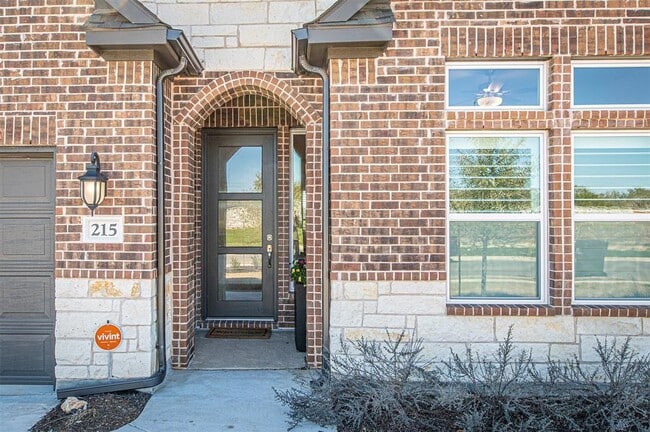 Photo - 215 Milam Crk Dr