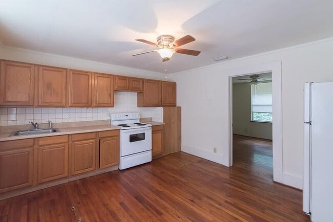 Photo - 2020 Hollywood Dr