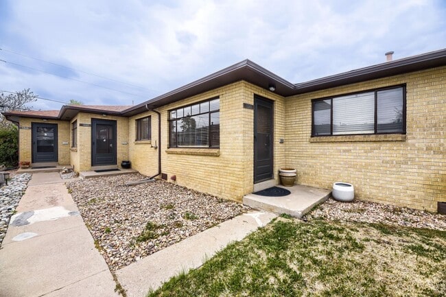 Building Photo - Cozy 2 bed/1 bath near Wash Park! Available NOW!