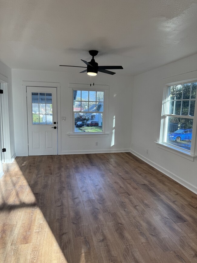 Photo - 471 Tualatin St