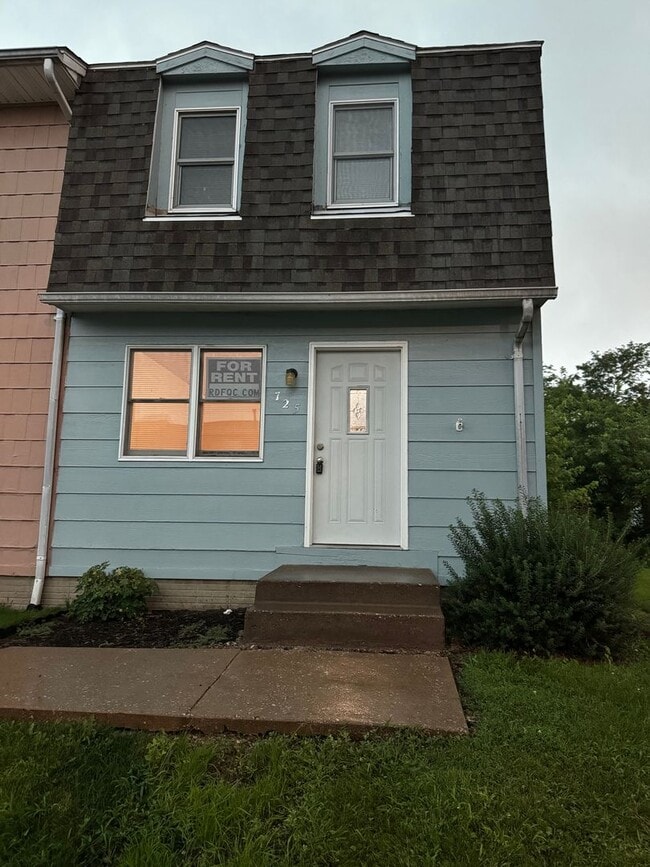 Building Photo - 725 W 61st St Rental
