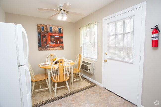 2BR, 1BA - 944 SF - Dining Area - Eleven Oaks Apartments