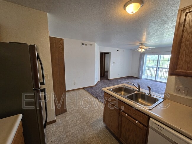 Photo - 611 Johnson St