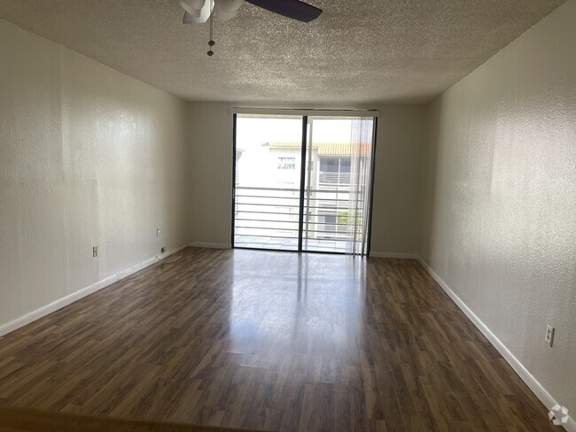 Building Photo - 1820 N Lauderdale Ave Unit 3411 Rental