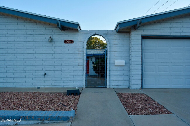 Building Photo - 10640 Vista Alegre Dr