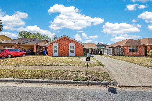 Building Photo - Leasing Manager