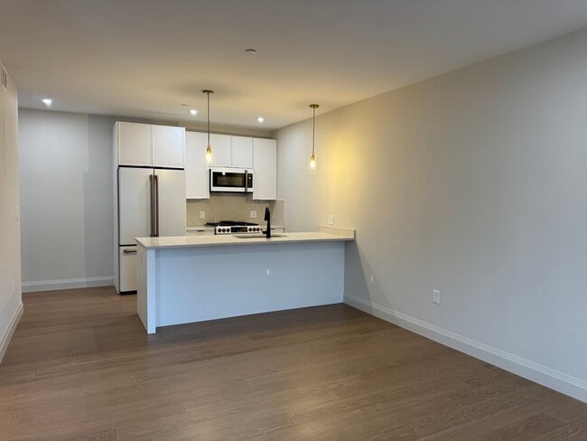 Building Photo - 100 Lincoln St Unit 307