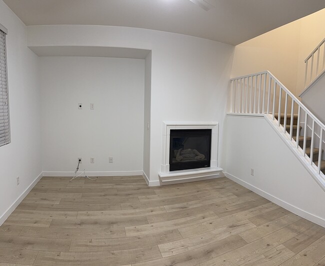 living room/fireplace - 28063 Catherine Dr Unidad Catherine drive Condo