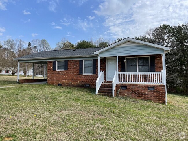 Building Photo - 2 Bedroom, 1 Bath Brick home Located in Fr...