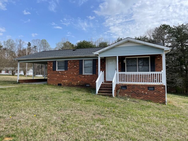 2 Bedroom, 1 Bath Brick home Located in Fr... - 2 Bedroom, 1 Bath Brick home Located in Fr...