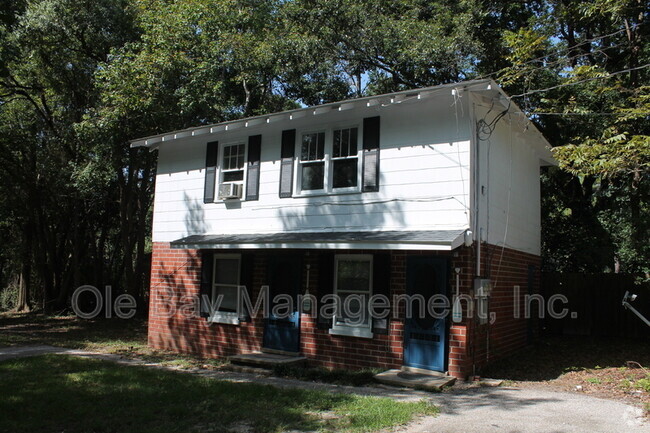 Building Photo - 2305 Hillwood Dr E Unit A Rental