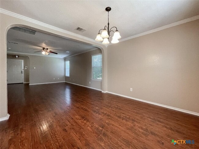 2237 Stoneleigh Dr