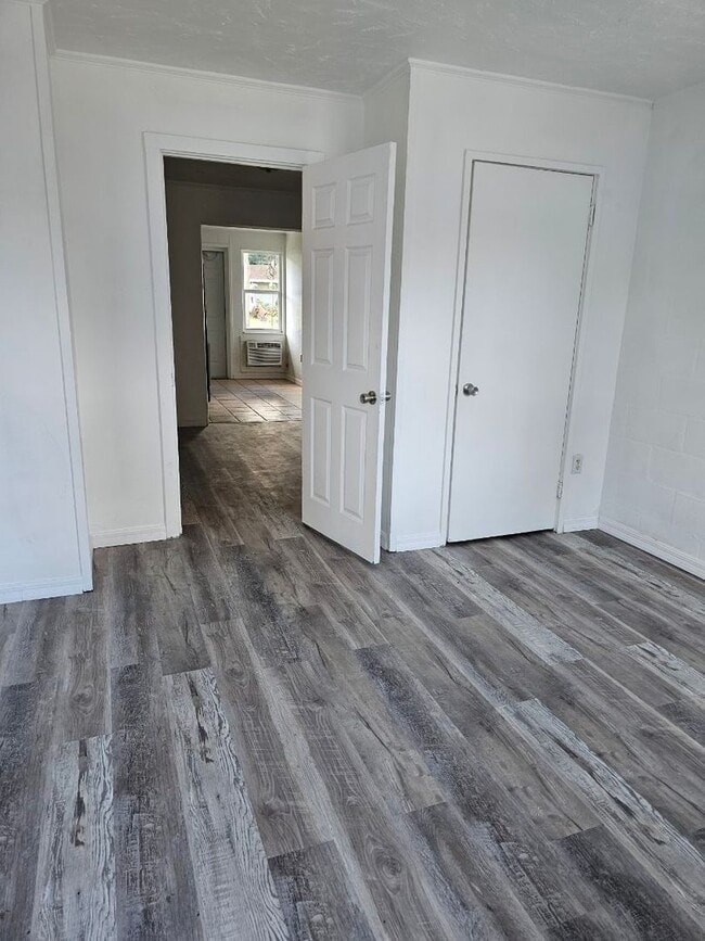 Photo - 14 W Herrick Dr