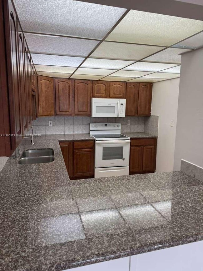 Photo - 7000 NW 186th St Unidad 4-226