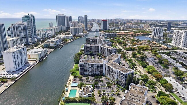 Photo - 800 Parkview Dr Unit 506