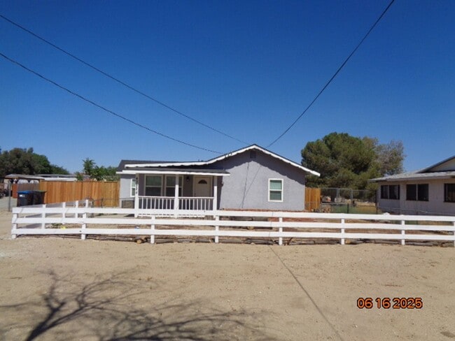 Building Photo - Cute and Cozy Ranch Style Home in East Lan...
