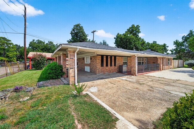 Photo - 6605 Winton St