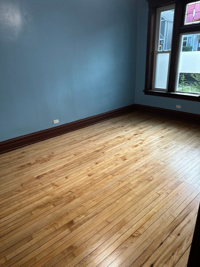 Photo - 3243 N Hoyne Ave