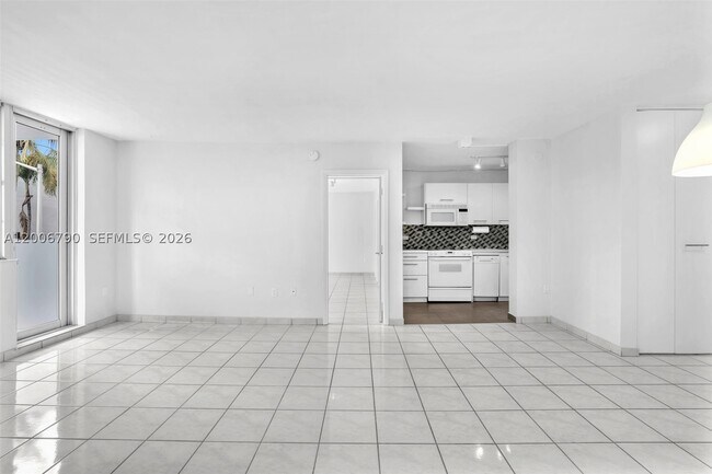 Photo - 5313 Collins Ave Unit 204