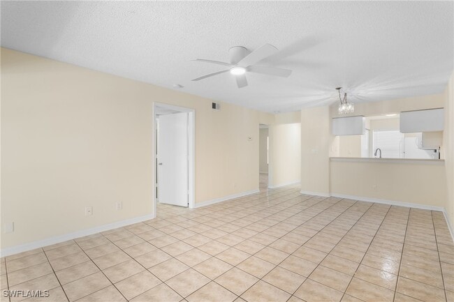 Building Photo - 251 Quail Forest Blvd Unit 102