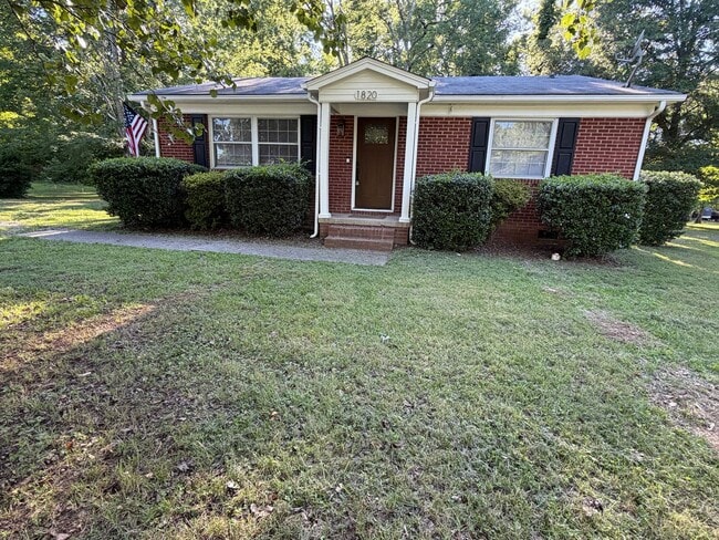 Building Photo - Updated Cottage with a country Setting
