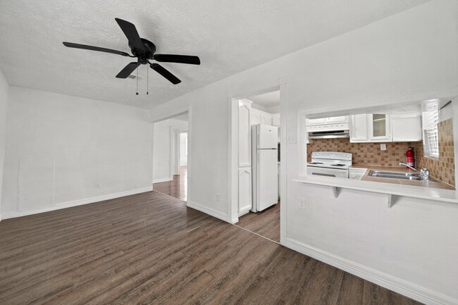 Building Photo - 606 W 7th St Rental