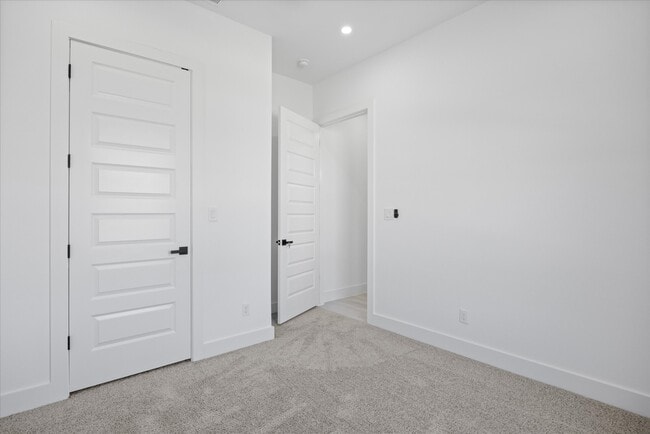 Photo - 2057 Glenhollow Dr