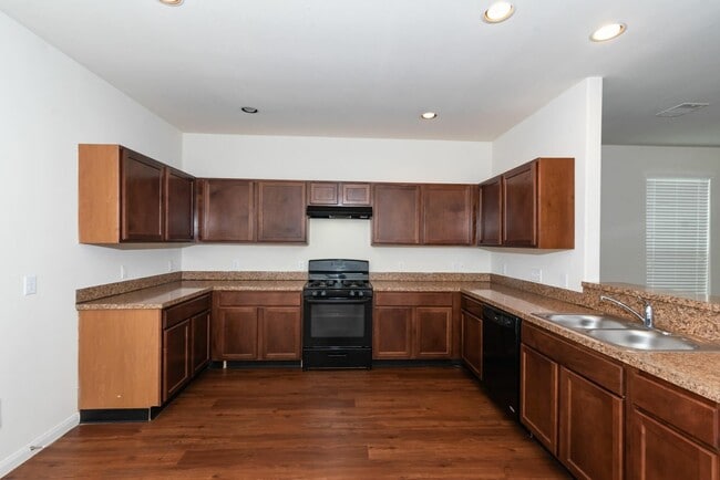 Photo - 16 Leisure Shore Ct