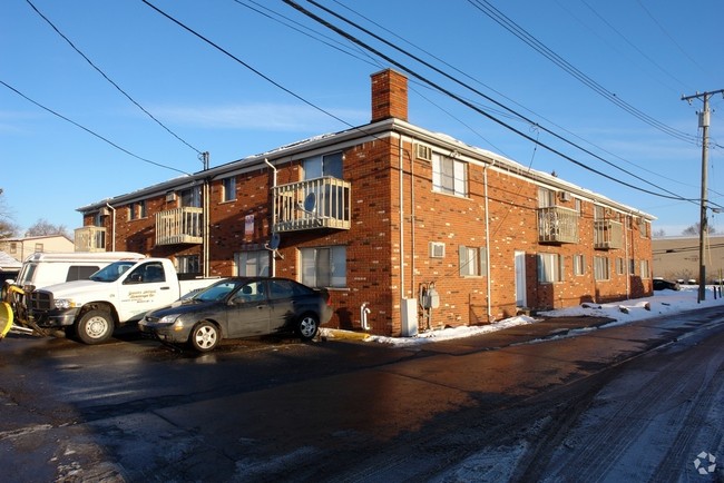 Courtview Apartments - Courtview Apartments