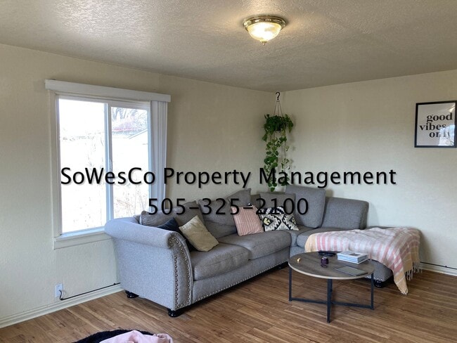 Photo - Cute 3 Bedroom Home with beautiful Kitchen