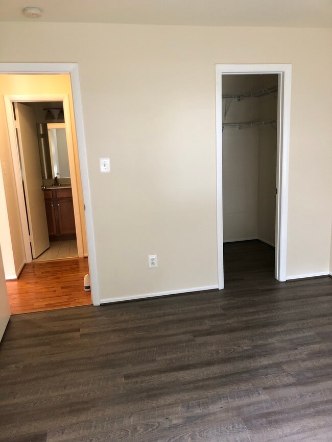 Photo - 11706 Olde English Dr Unidad B