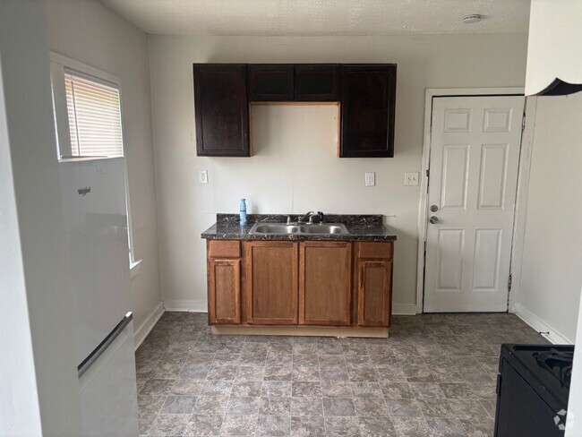 Building Photo - 4219 E 116th St Unit Upper Rental