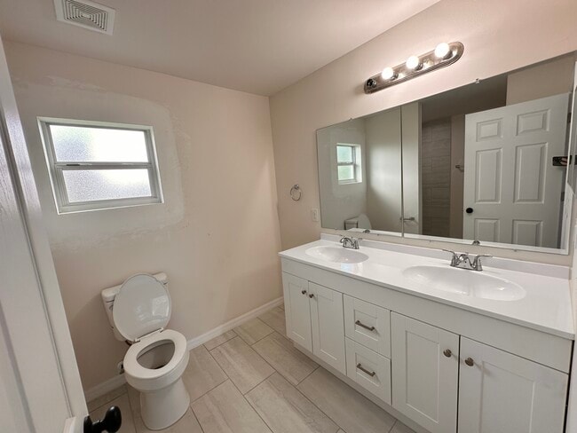 Photo - 1820 SE 8th St