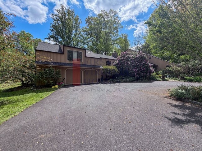 Building Photo - Furnished 4Bedroom/3.5 Bath Home in Ivy
