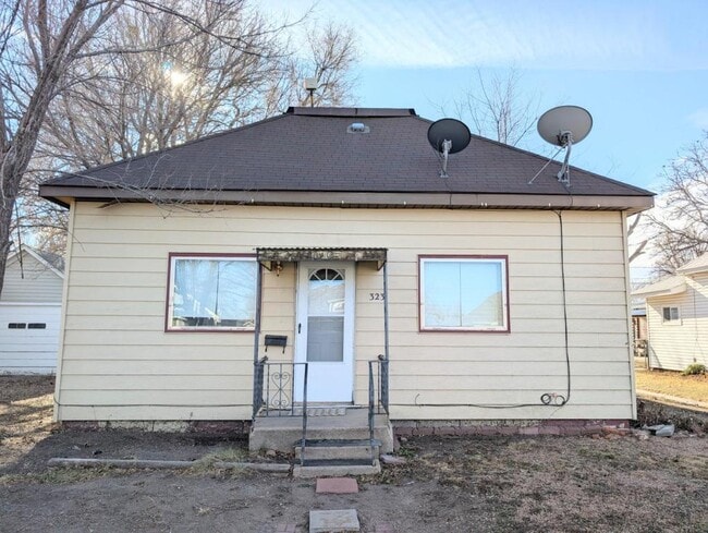 Building Photo - 323 Park St