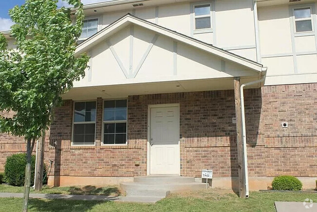 Building Photo - 3 Bedroom 2.5 bath - Reduced Rate $1,150 i... Rental