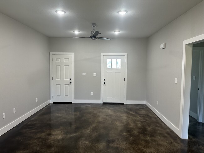 122 Redwood Dr