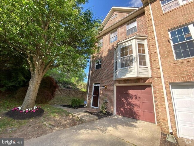Building Photo - 110 Lakeview Ct Rental