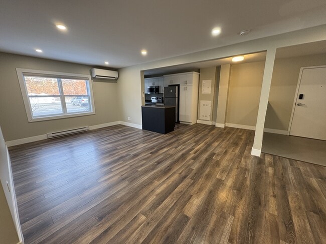 Building Photo - 8 Mitchell St Unit 6