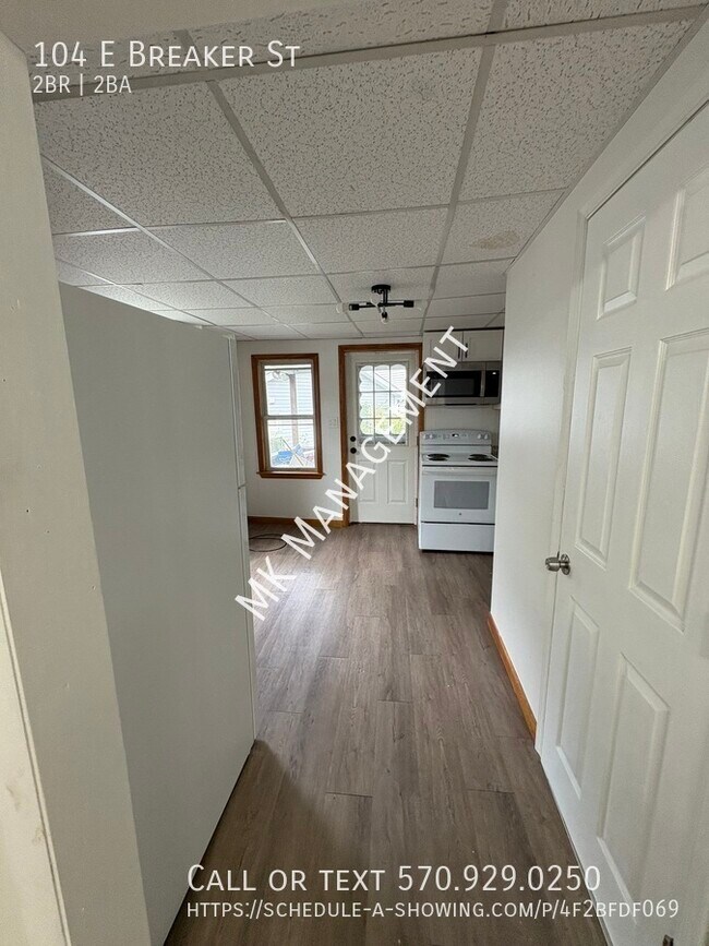 Photo - 104 E Breaker St