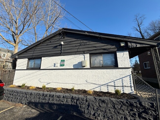 Building Photo - Kirkup Ave Unit 3