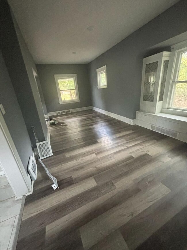 Building Photo - 4730 E 142nd St Rental