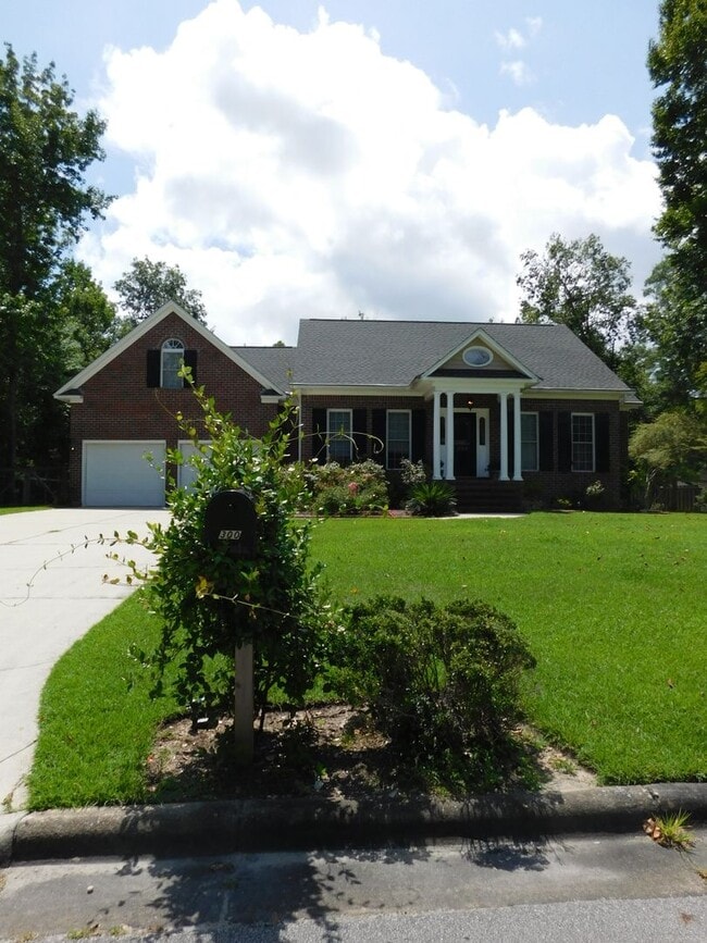 Photo - 300 Taliaferro Ln