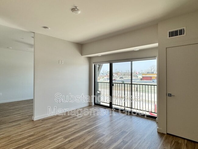 Photo - 1653 Midtown Pl