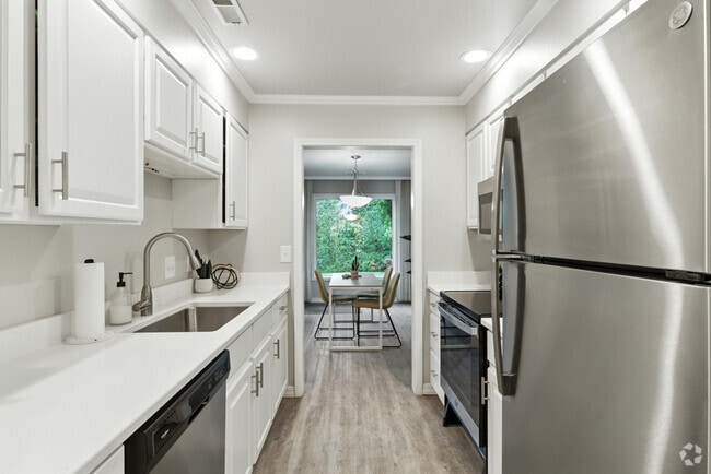 3BR, 1.5BA - 1,500SF - Kitchen (Apartment)