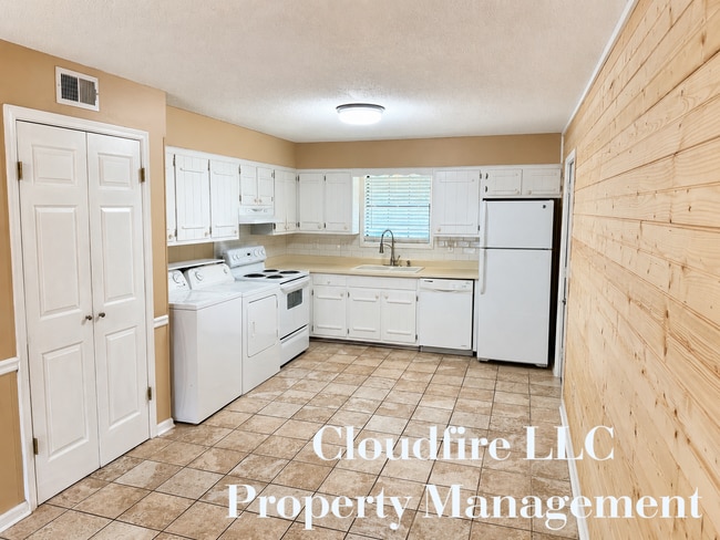 220 James Cir Unit 220